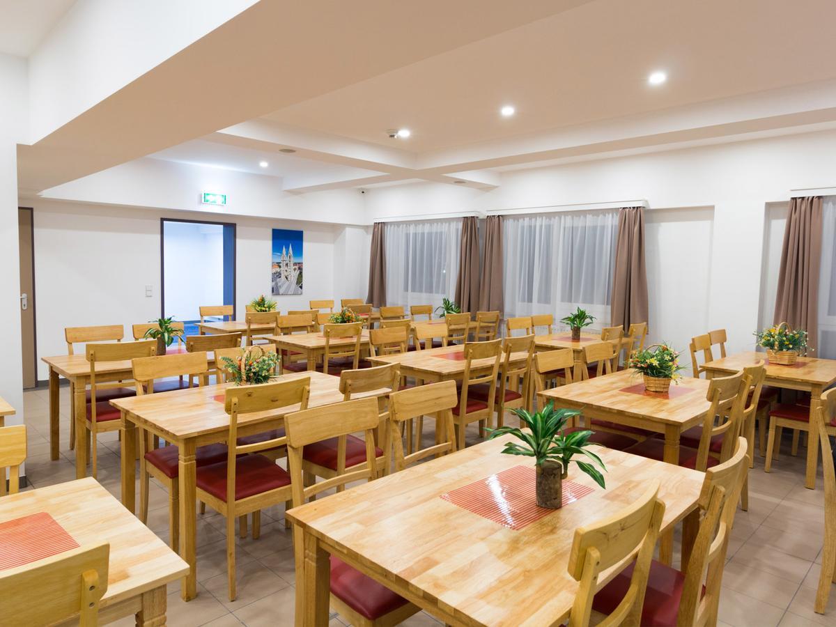Winbudget "Bed&Breakfast" Vídeňské Nové Město Exteriér fotografie