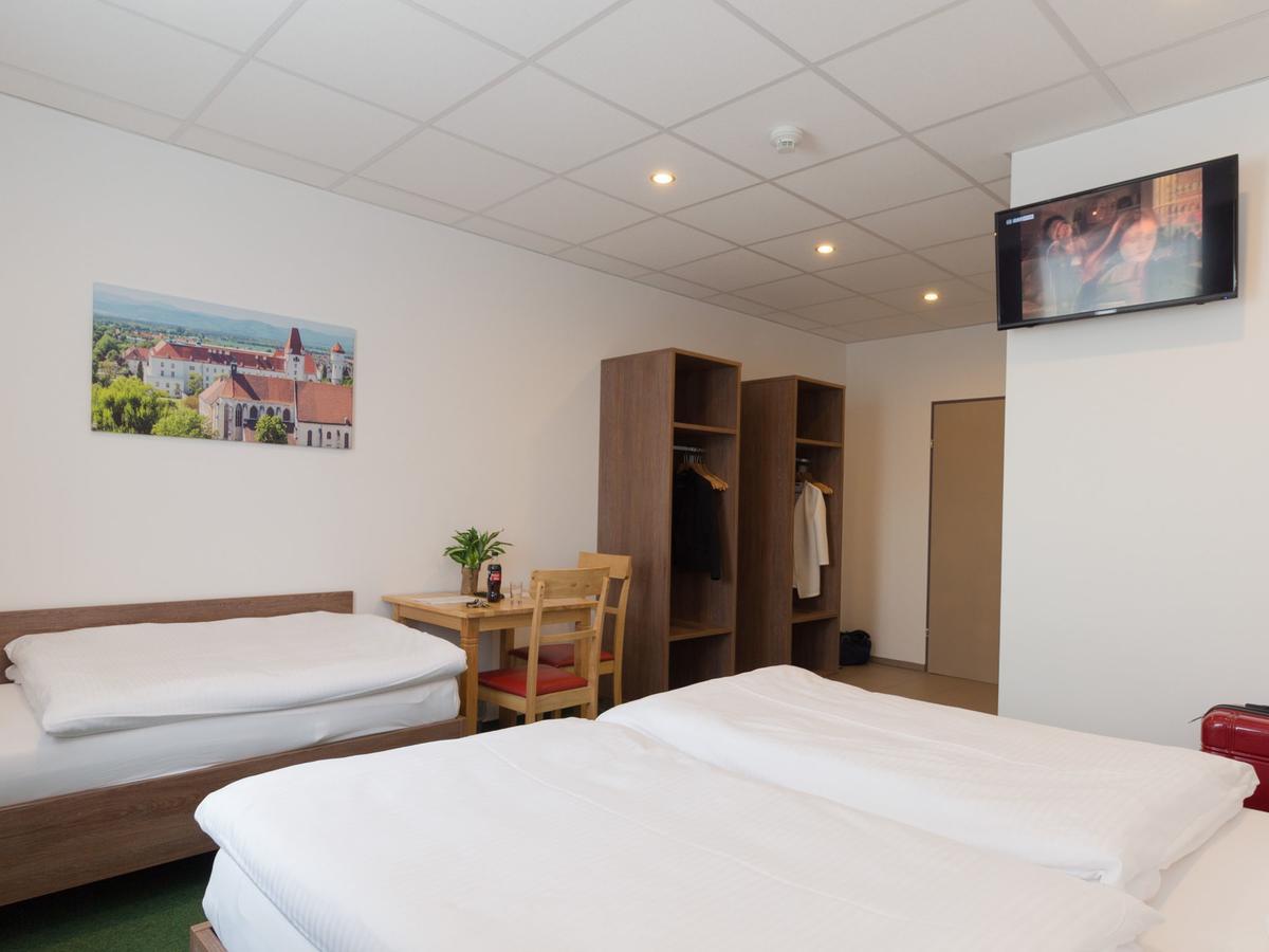 Winbudget "Bed&Breakfast" Vídeňské Nové Město Exteriér fotografie