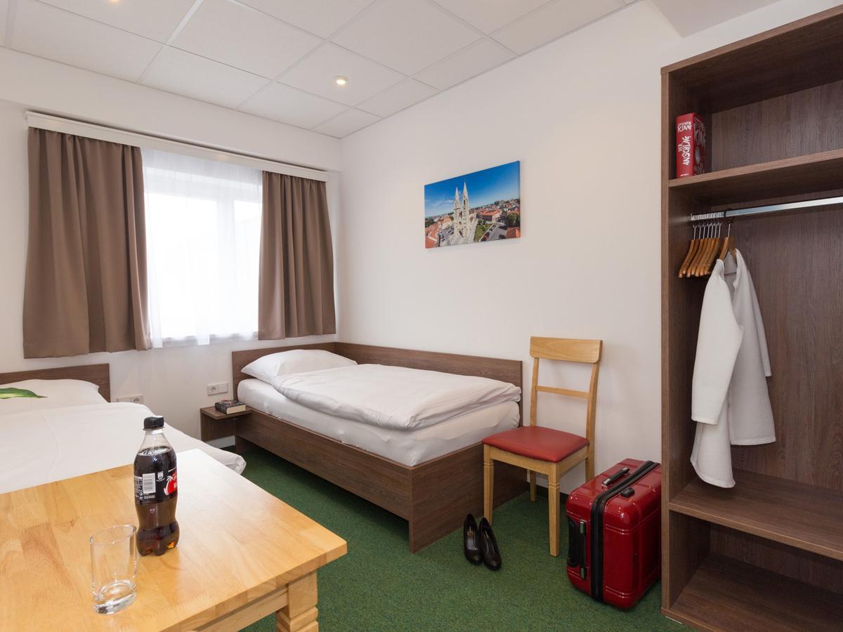 Winbudget "Bed&Breakfast" Vídeňské Nové Město Exteriér fotografie
